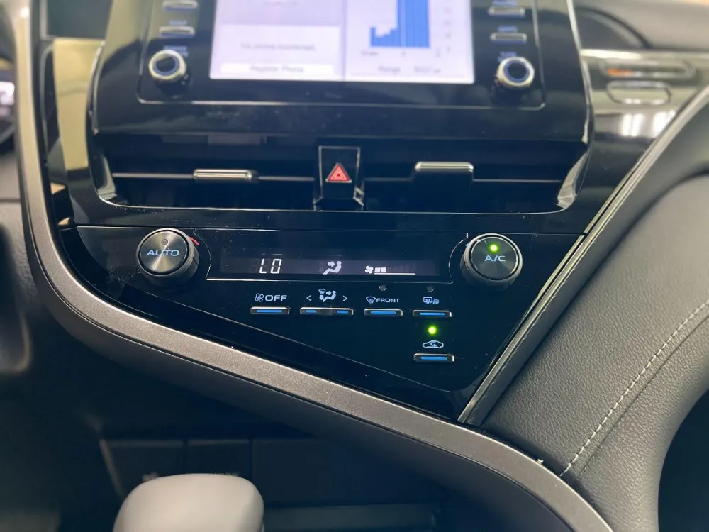 2022 Toyota Camry SE FWD Celestial Silver 11